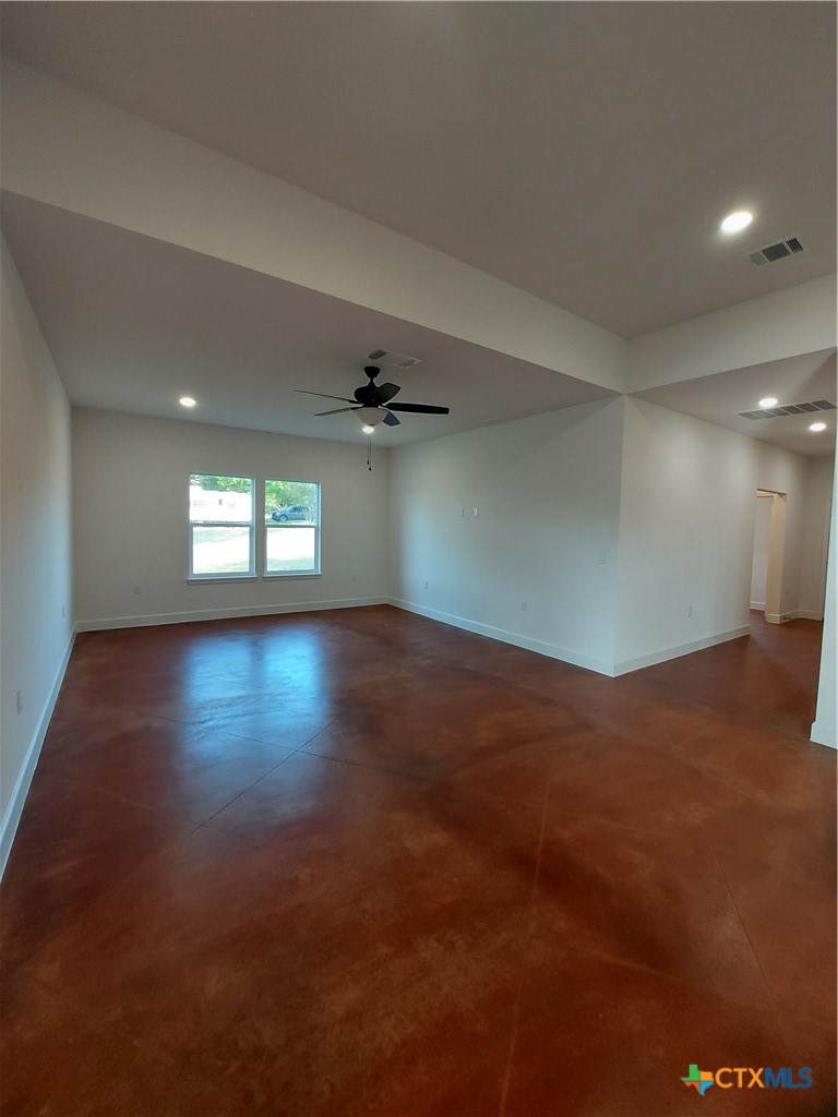 121 Spanish Oak Trail Property Photo 7