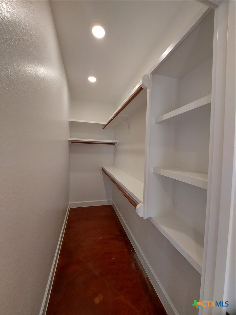 121 Spanish Oak Trail Property Photo 14