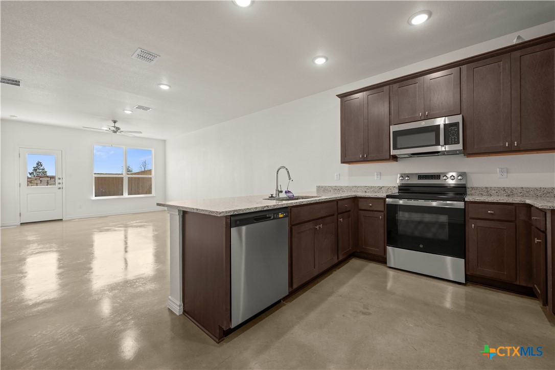 8910 Little Leaf Mulberry Drive Property Photo 3