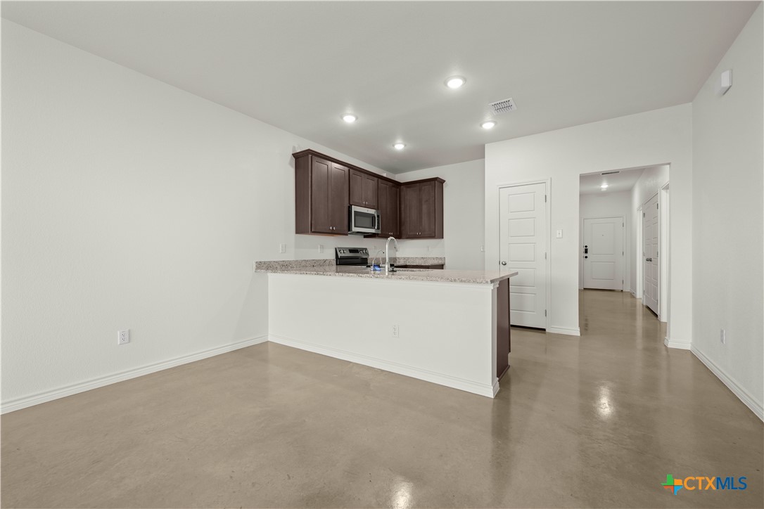 8910 Little Leaf Mulberry Drive Property Photo 4