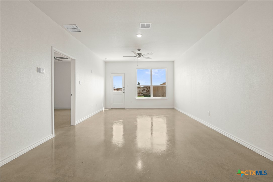 8910 Little Leaf Mulberry Drive Property Photo 6