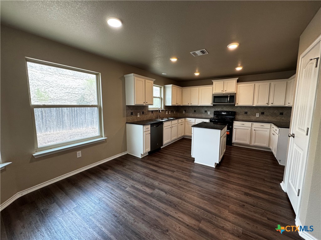 1708 Cline Drive Property Photo 8