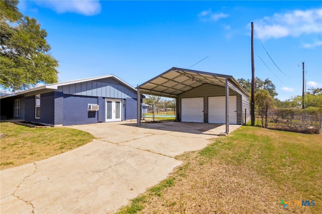 652 Mockingbird Lane Property Photo 4