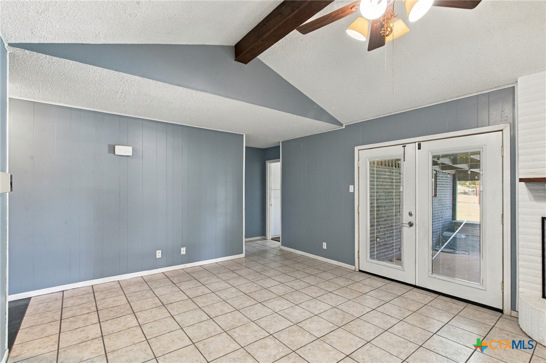 652 Mockingbird Lane Property Photo 6
