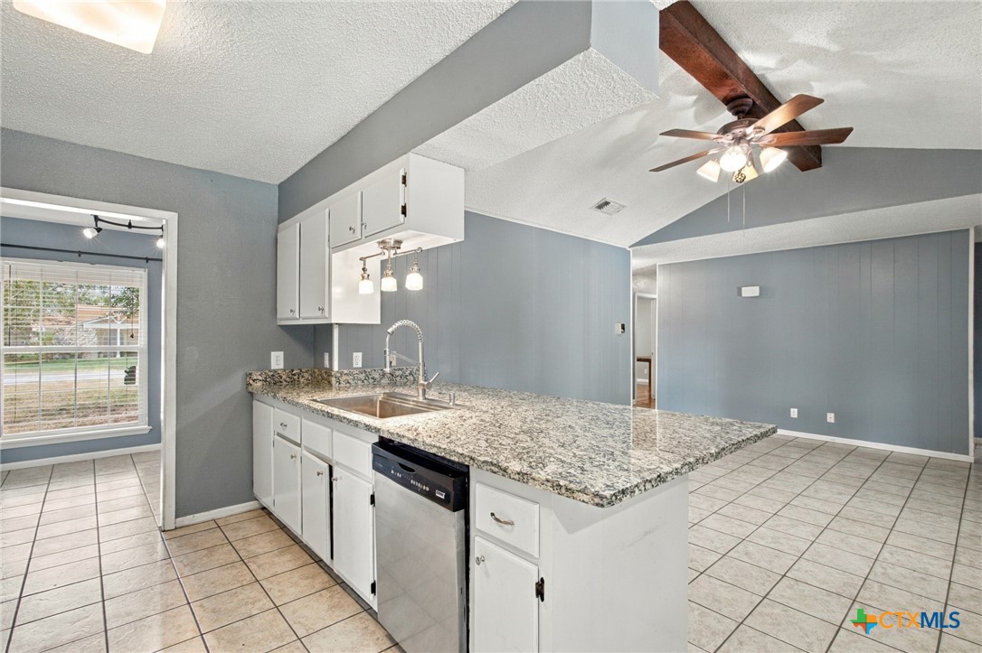 652 Mockingbird Lane Property Photo 10