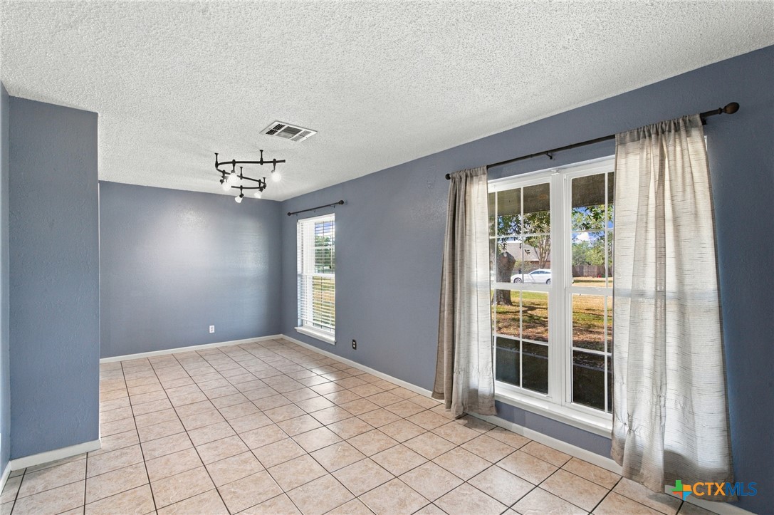 652 Mockingbird Lane Property Photo 13