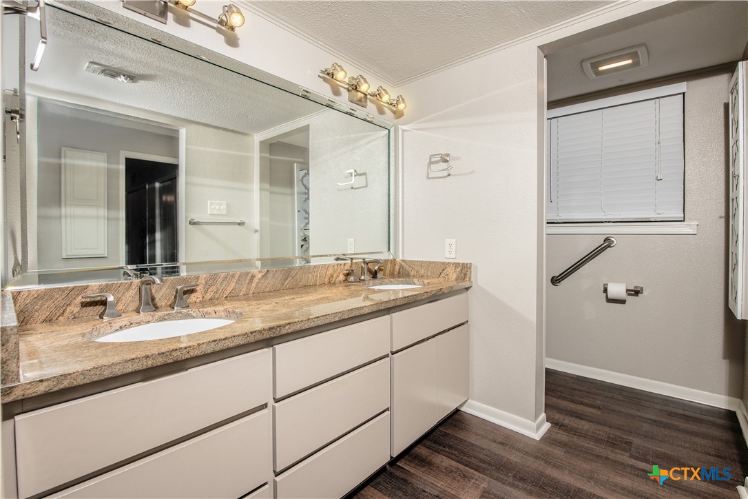 54 S Hampton Drive Property Photo 11