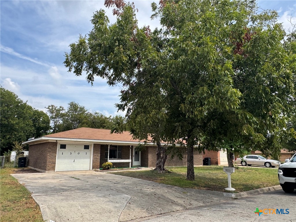 1307 Duval Drive Property Photo 2