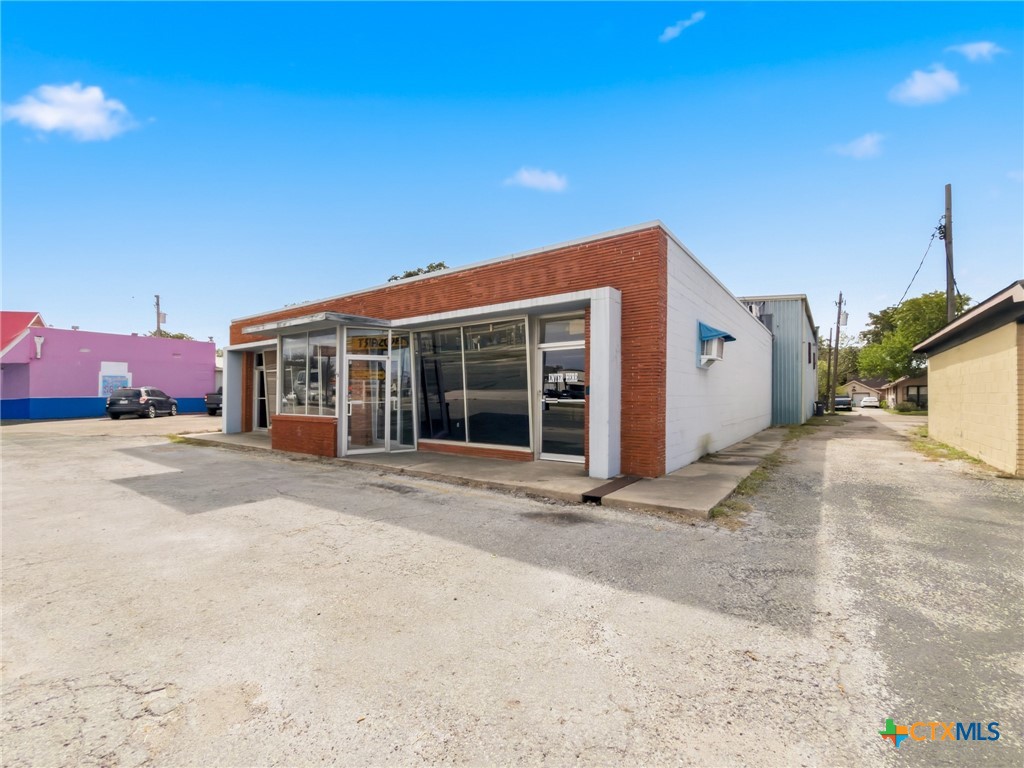 805 E Rio Grande Street Property Photo 2