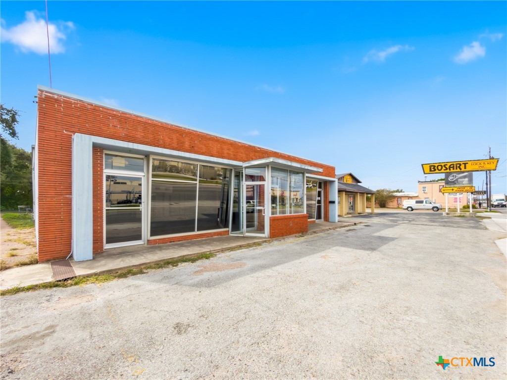 805 E Rio Grande Street Property Photo 3