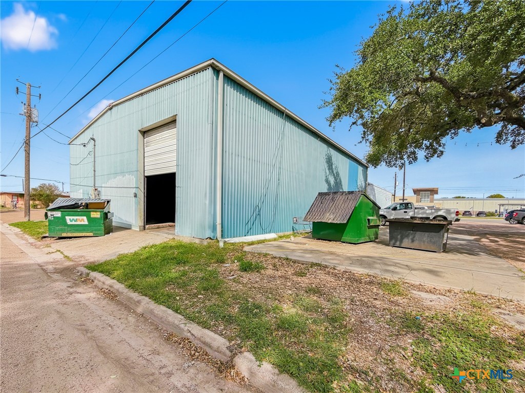 805 E Rio Grande Street Property Photo 4