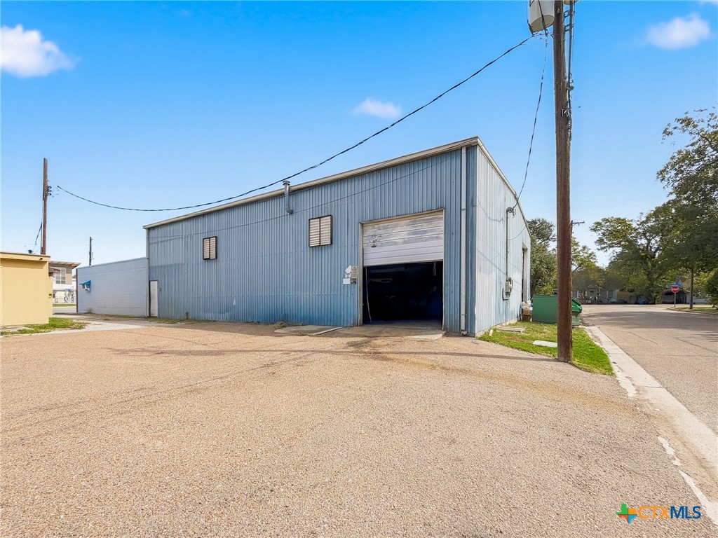 805 E Rio Grande Street Property Photo 5