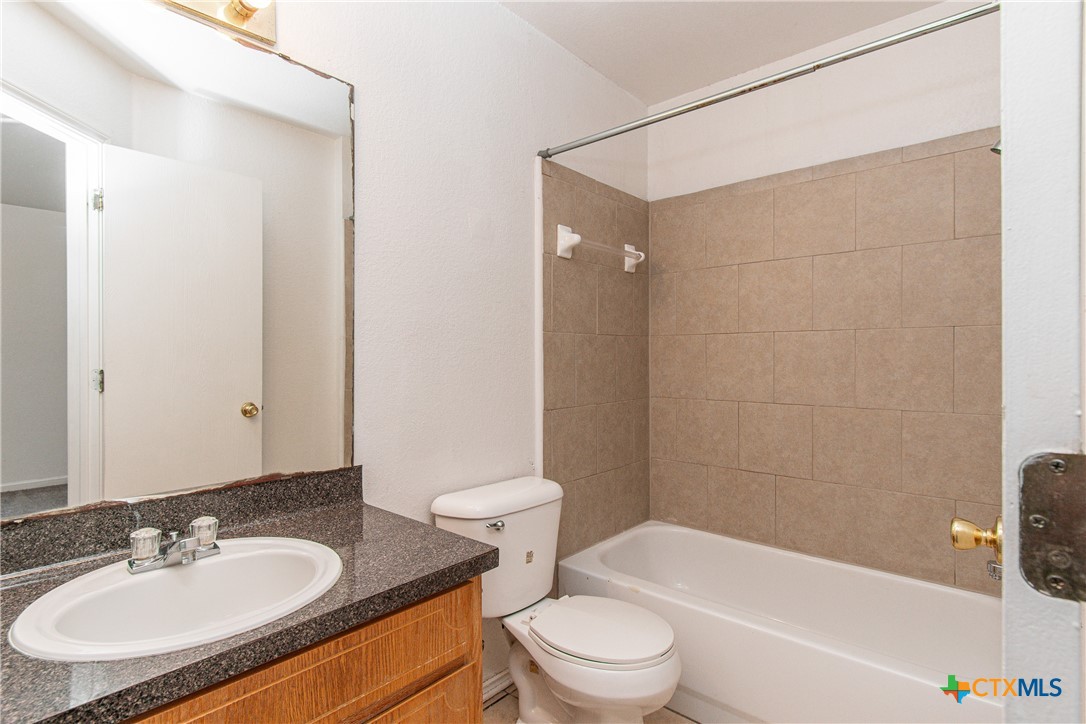 4303 Alan Kent Drive D Property Photo 10