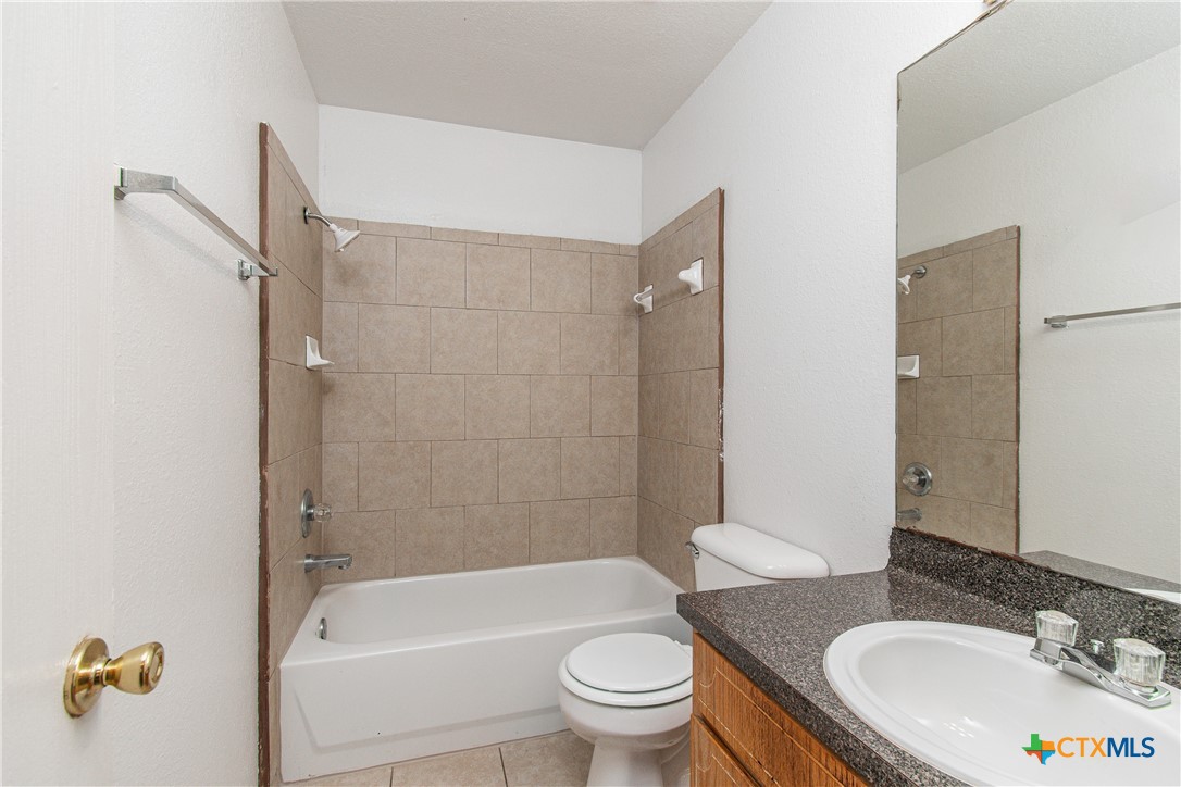 4303 Alan Kent Drive D Property Photo 14