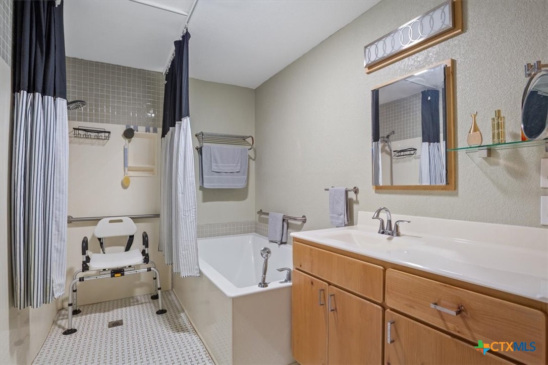 5315 Denmans Loop Property Photo 14