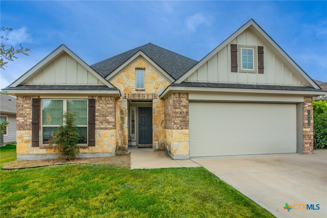 1652 Hillside Drive Property Photo 1