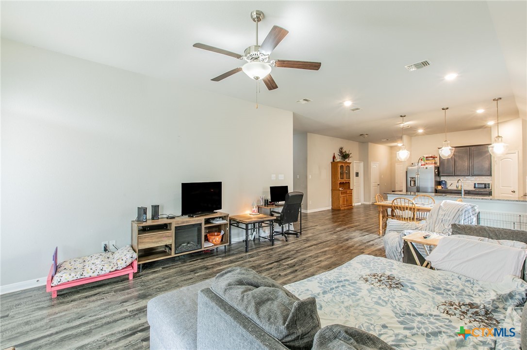 1652 Hillside Drive Property Photo 4