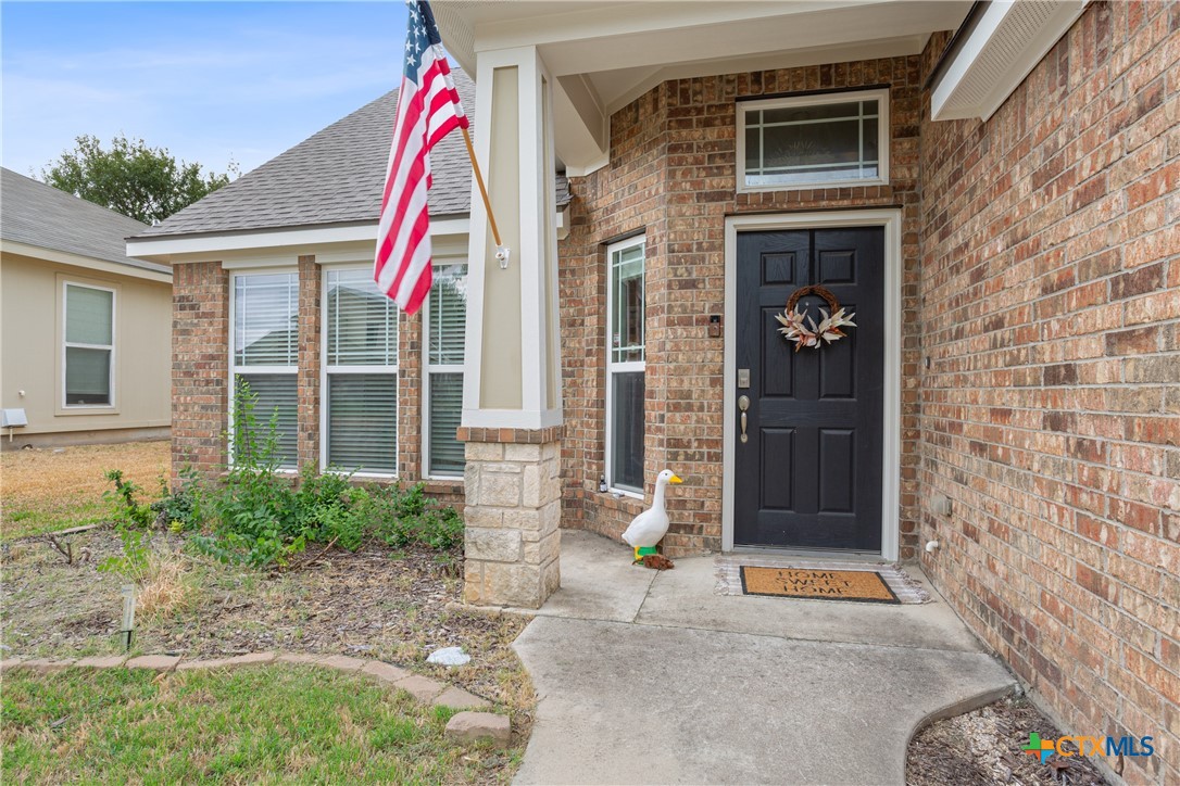 8009 Hawthorn Property Photo 3