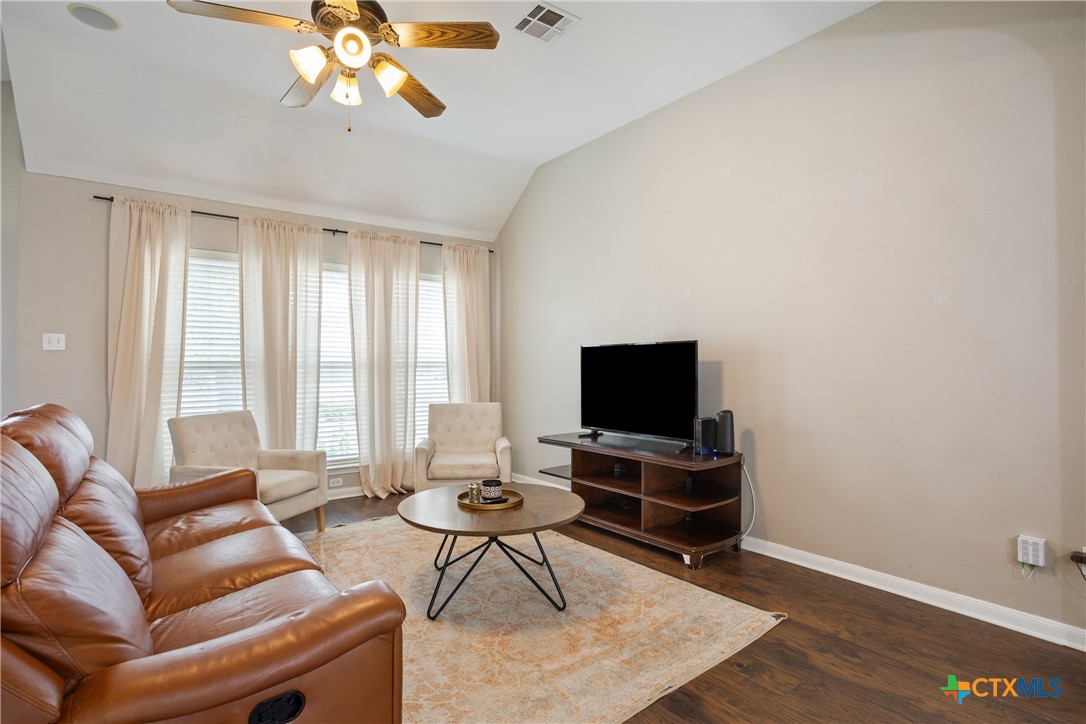 8009 Hawthorn Property Photo 6