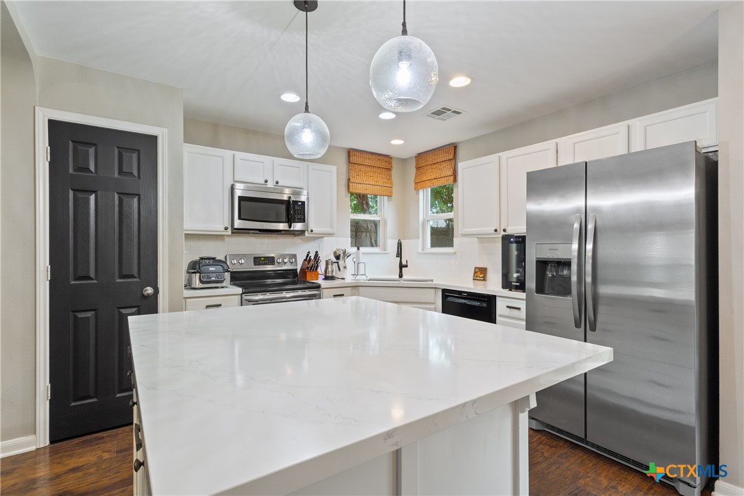 8009 Hawthorn Property Photo 8