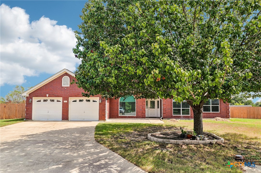 100 Cattail Circle Property Photo 1