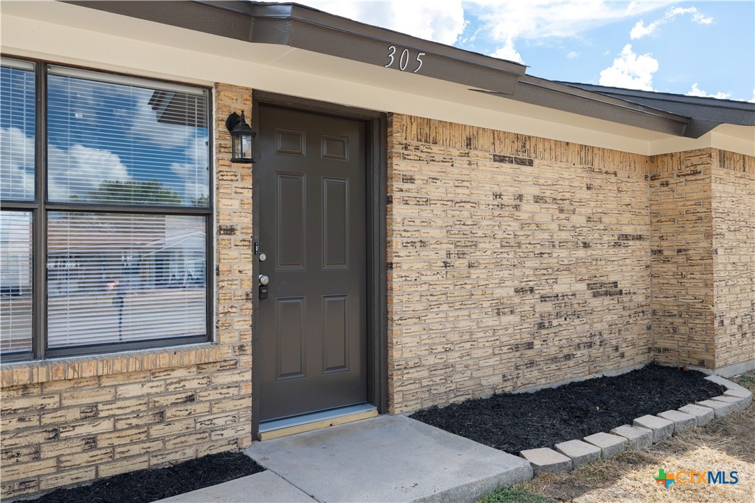 305 Skyview Circle Property Photo 4
