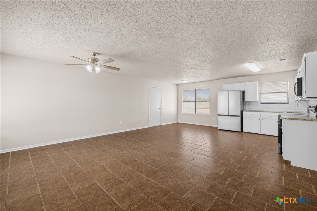 305 Skyview Circle Property Photo 6
