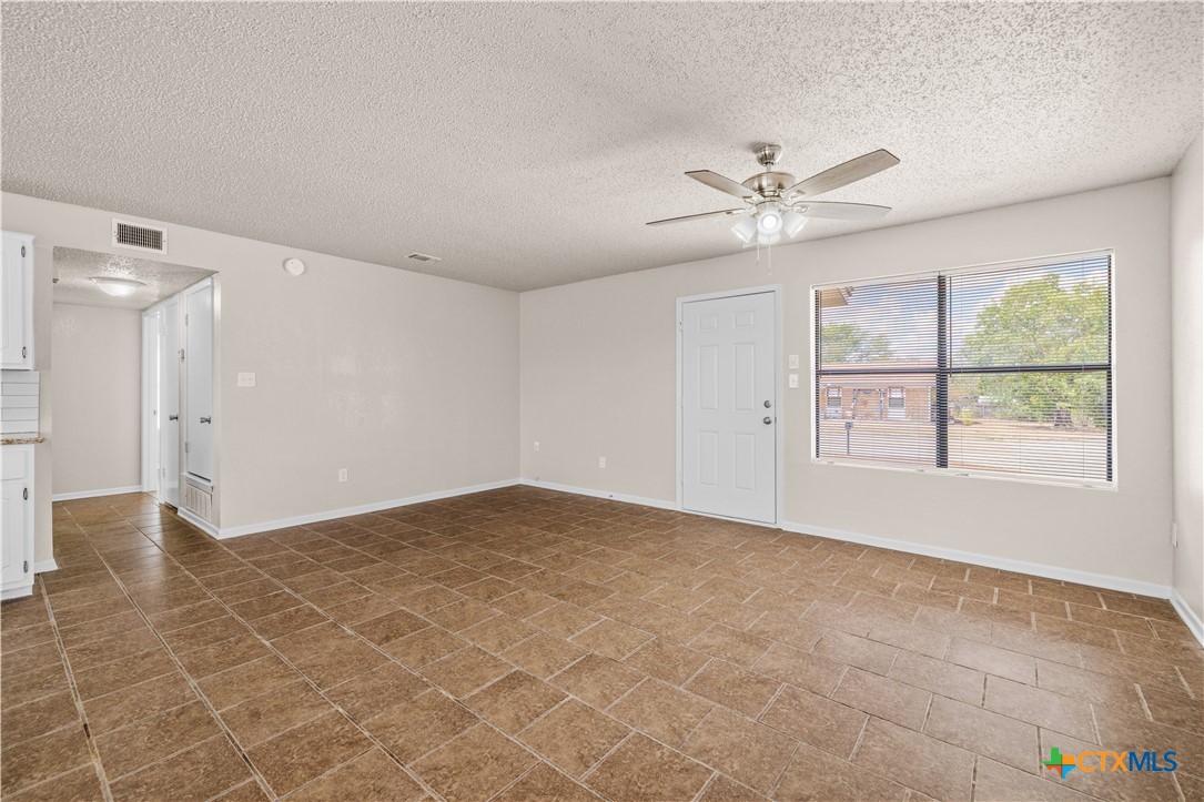 305 Skyview Circle Property Photo 8