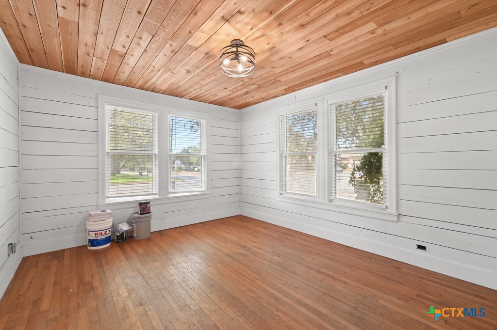 505 E Houston Street Property Photo 10
