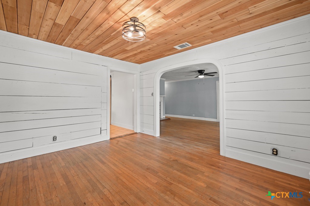 505 E Houston Street Property Photo 11
