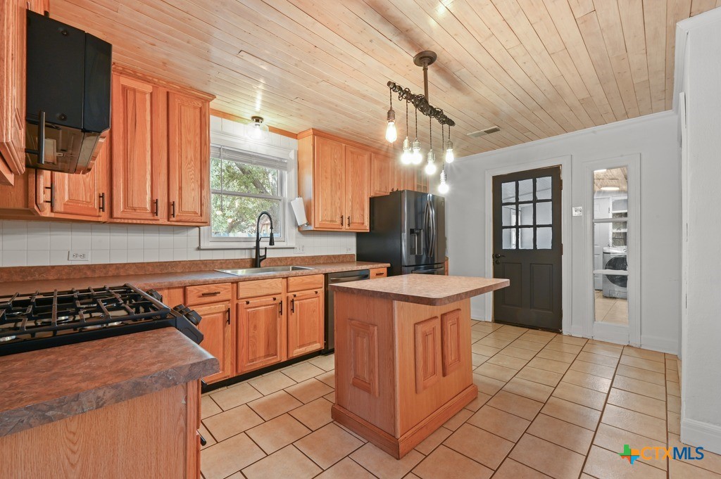 505 E Houston Street Property Photo 12
