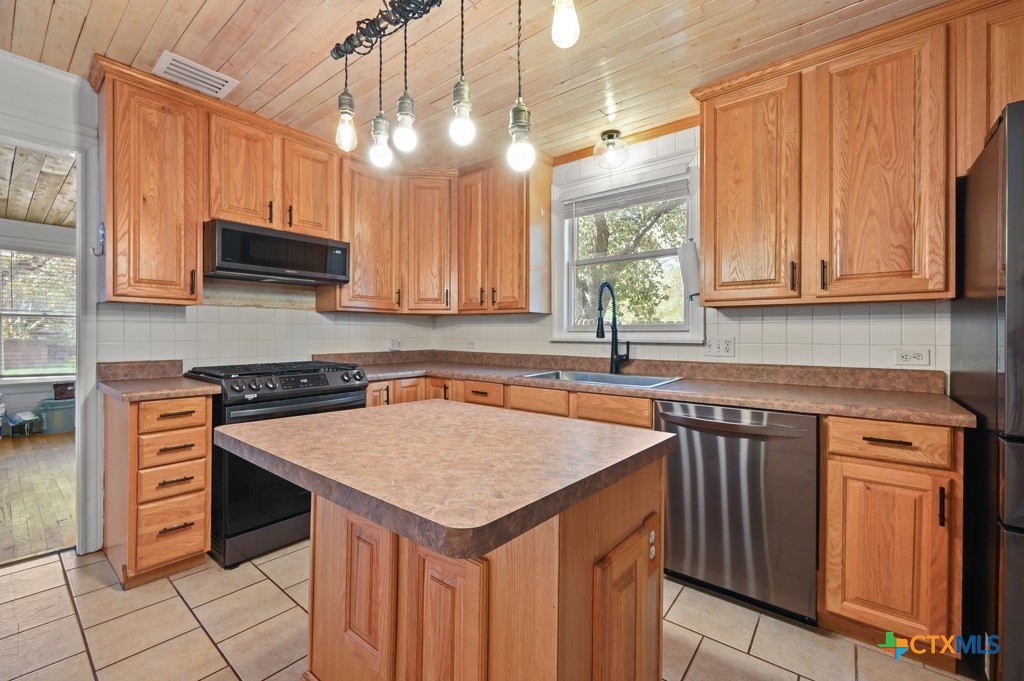 505 E Houston Street Property Photo 13