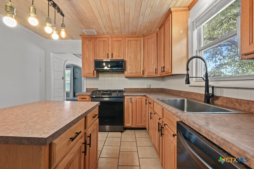 505 E Houston Street Property Photo 14