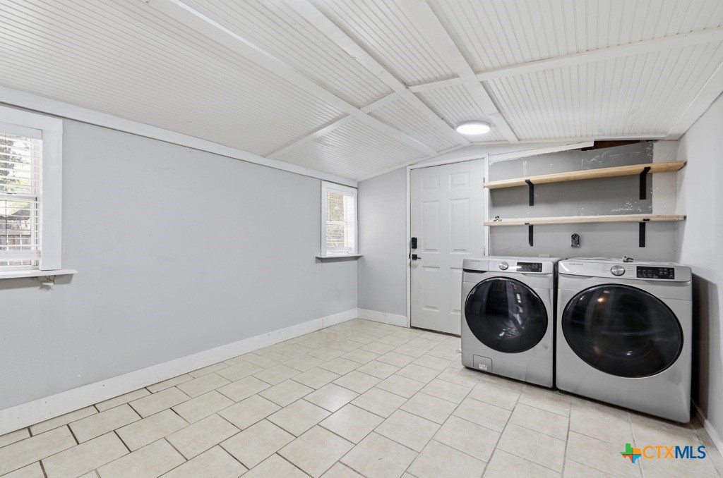 505 E Houston Street Property Photo 24