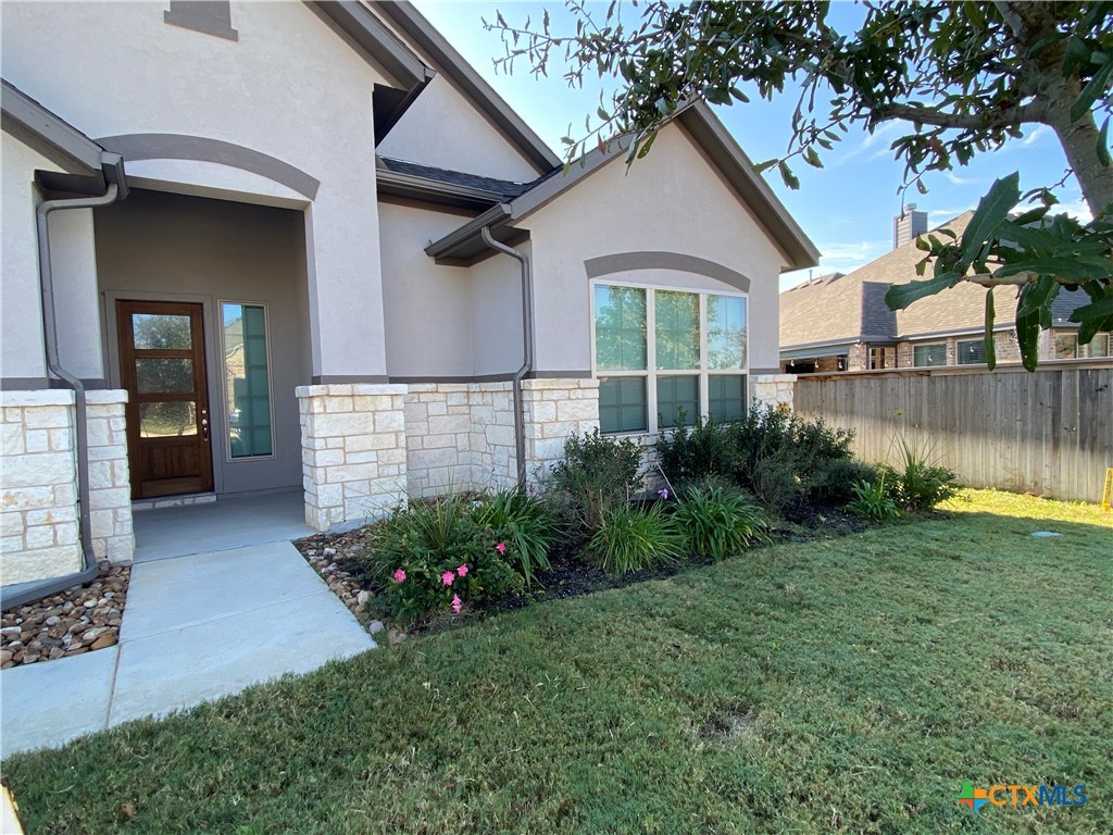 1145 Carriage Loop Property Photo 3