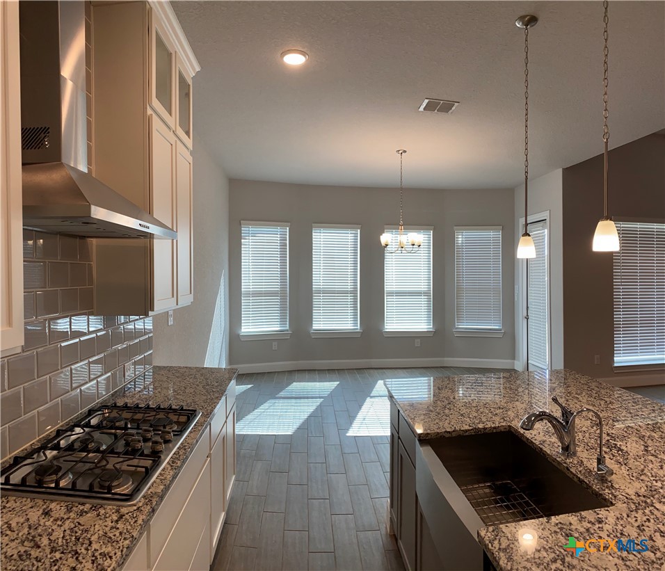 1145 Carriage Loop Property Photo 12