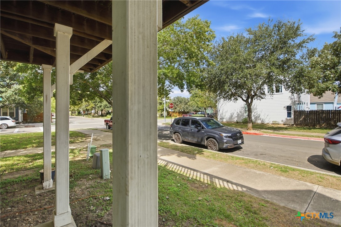 426 Shadowpoint C Property Photo 4