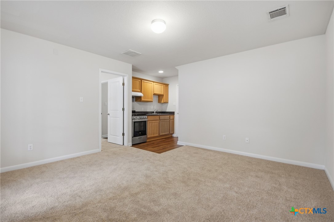426 Shadowpoint C Property Photo 6