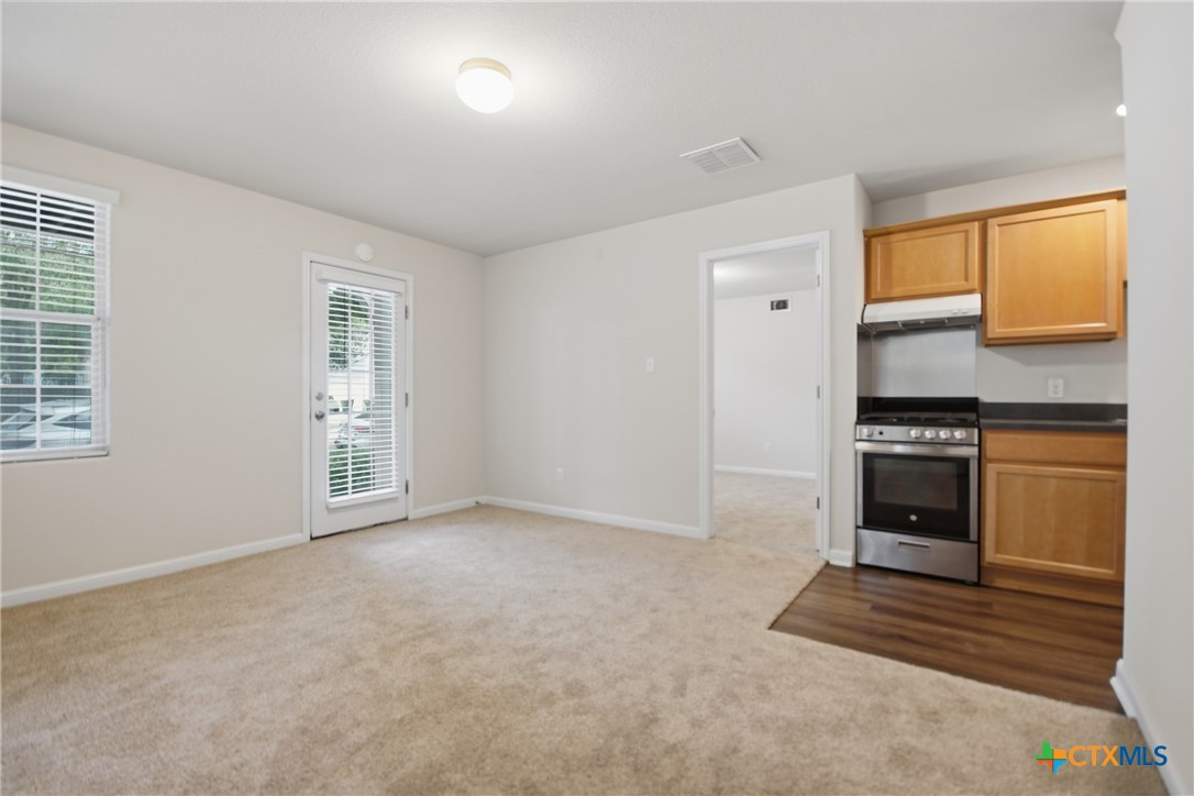 426 Shadowpoint C Property Photo 8