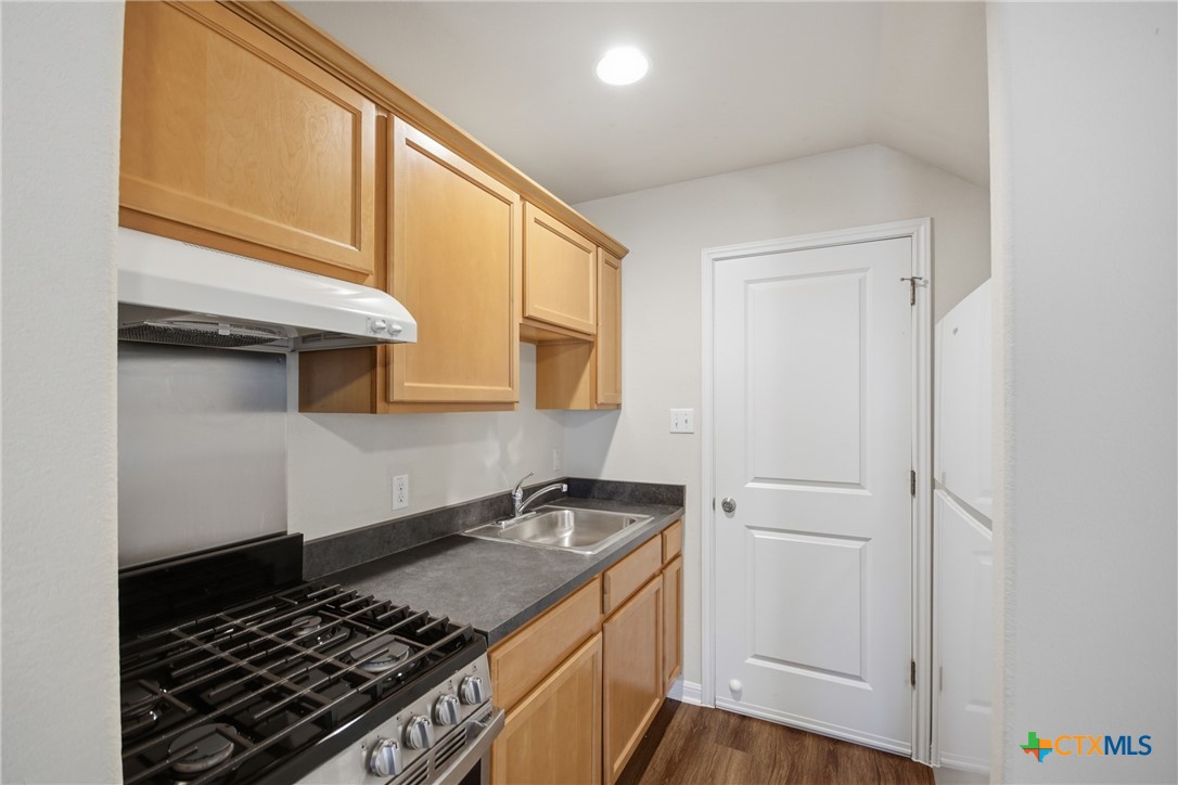 426 Shadowpoint C Property Photo 10