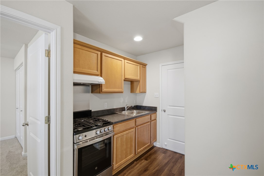 426 Shadowpoint C Property Photo 11