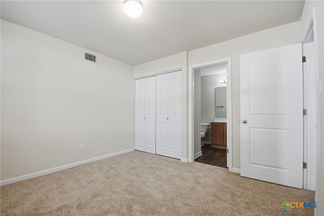426 Shadowpoint C Property Photo 13