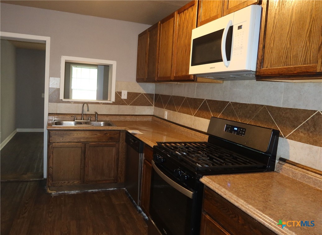 1806 Fairview Drive Property Photo 10