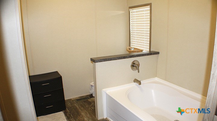 12240 Fm 1383 Property Photo 8