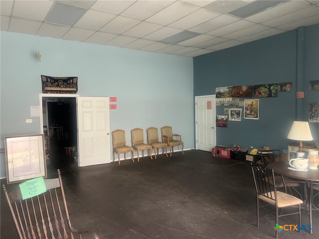 222 W Grand Avenue Property Photo 4