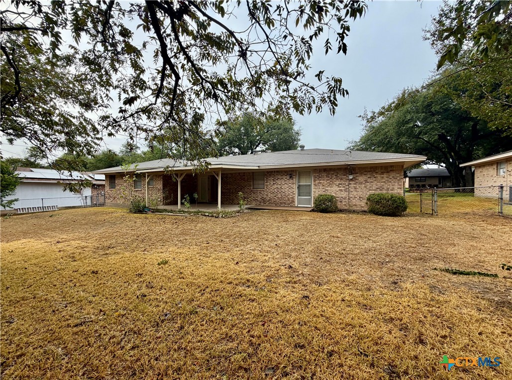 110 E Upshaw Avenue Property Photo 3