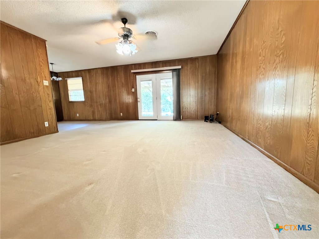 110 E Upshaw Avenue Property Photo 6
