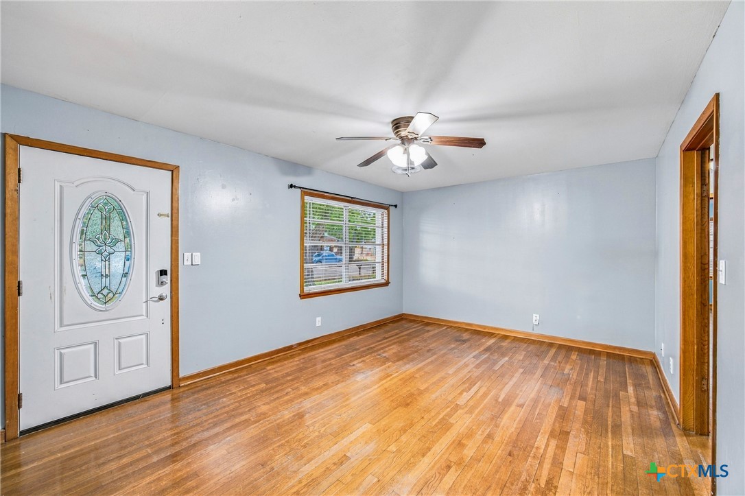 512 N Avenue F Property Photo 2