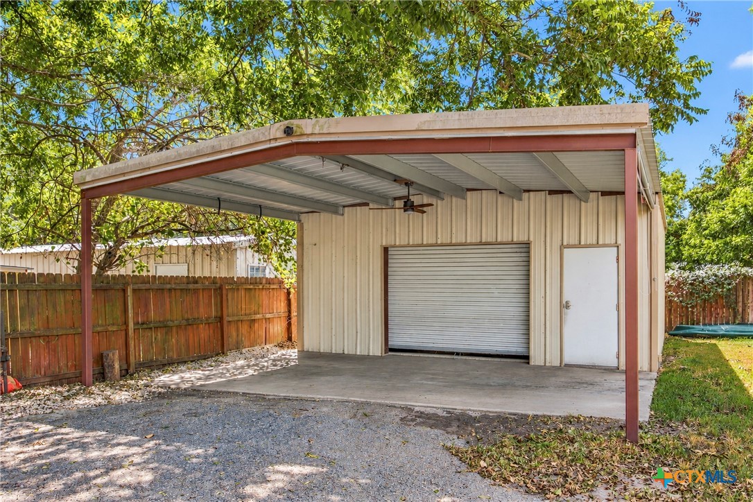 512 N Avenue F Property Photo 4