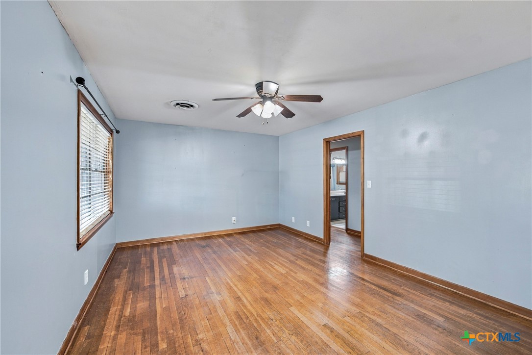 512 N Avenue F Property Photo 9